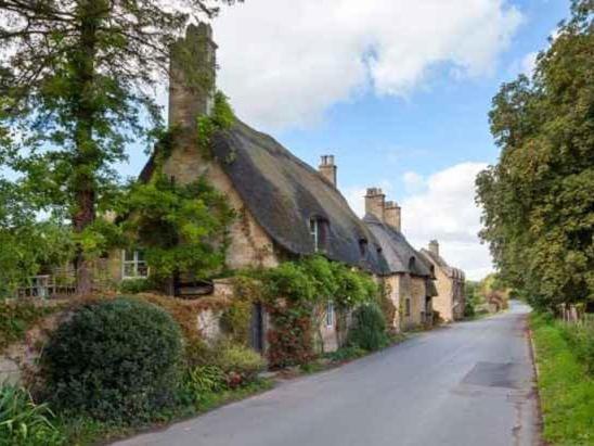 Inn Crown And Trumpet 3*