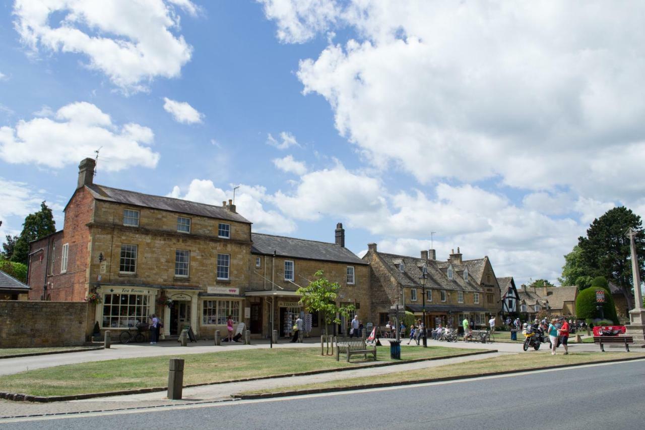 Inn Crown And Trumpet